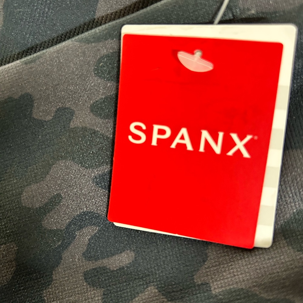 NWT Spanx Look at Me Now High Waisted Camo Leggings S and M Grey/Black Camo - Picture 9 of 9